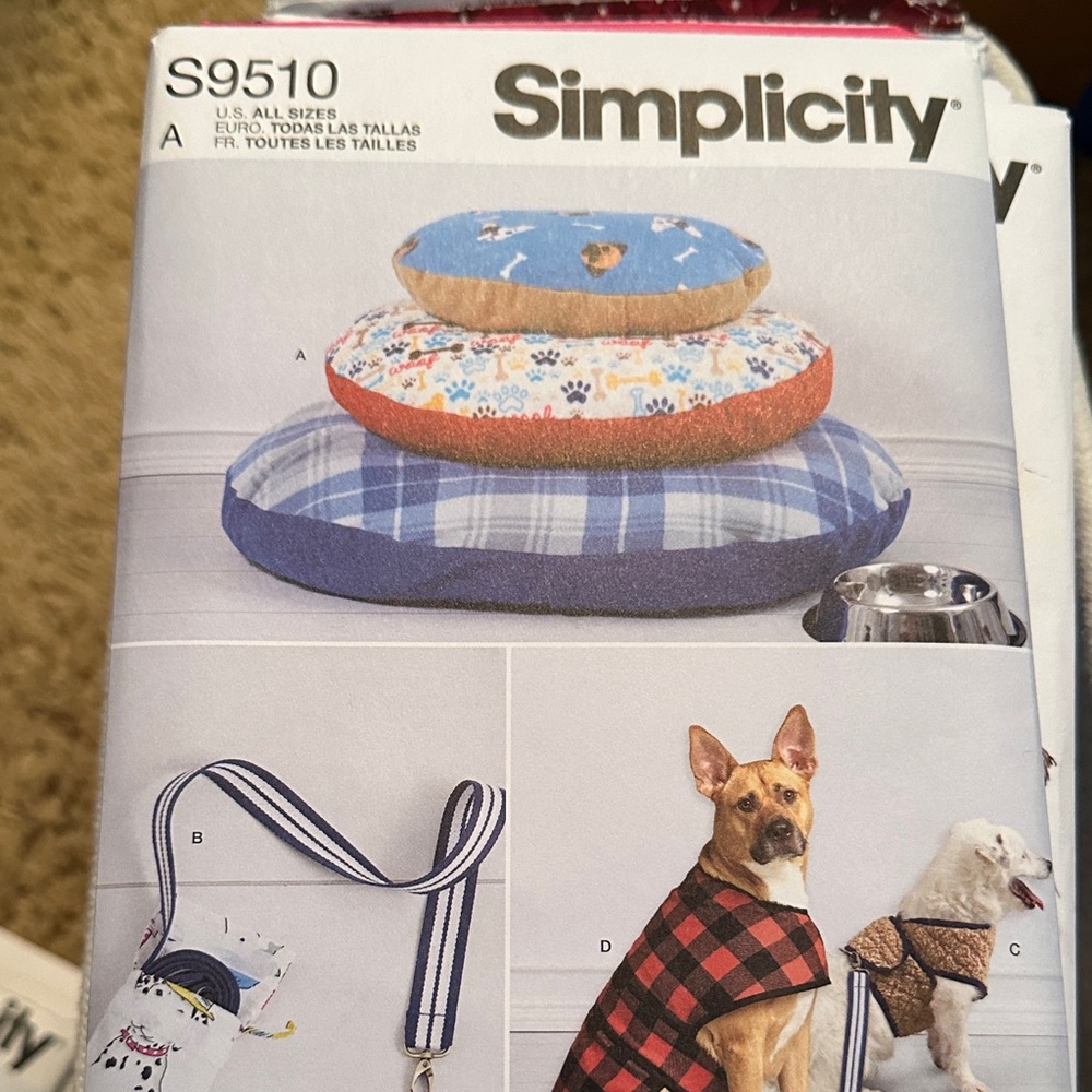 Simplicity Blue and Red Pet Accessories Pattern Brand New Factory folded, uncut